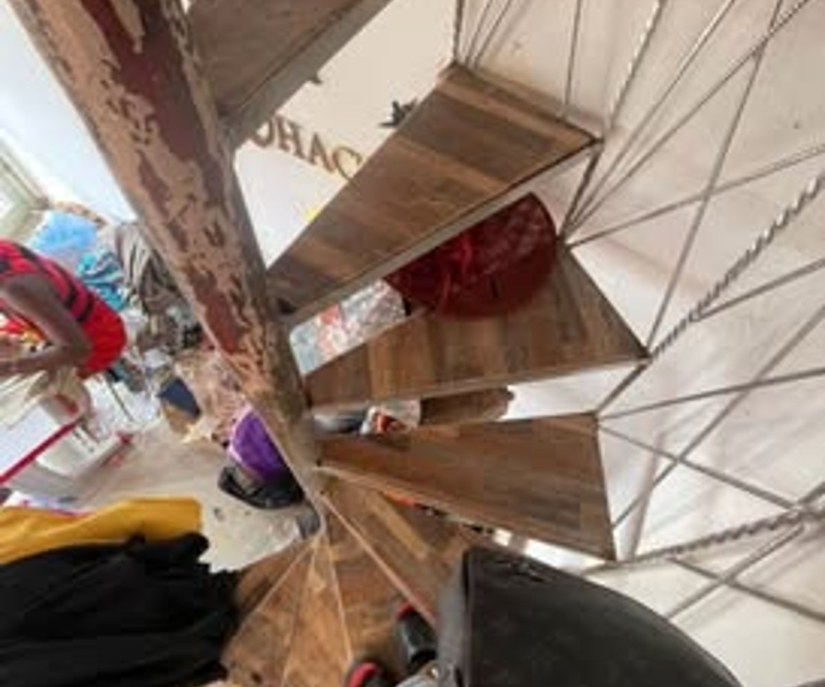 Vaste boutique à louer - Essos, Yaoundé