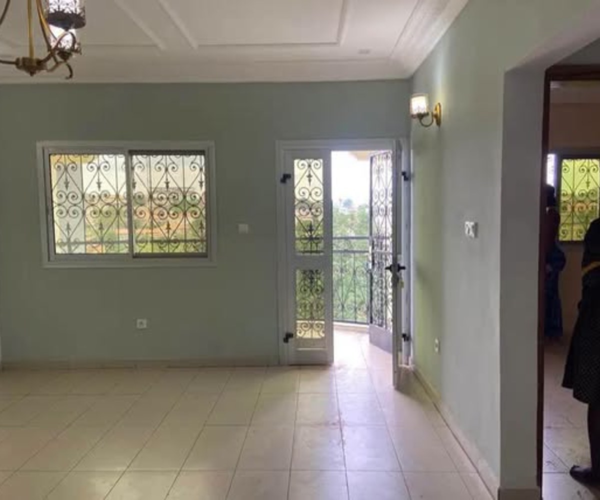 Studio moderne à louer à Mimboman