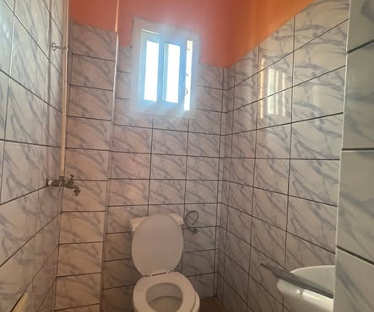 Vaste chambre moderne à louer - PK14 Douala