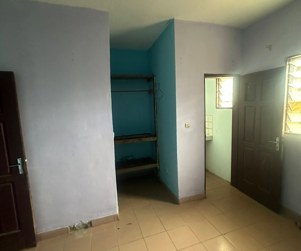 Chambre moderne 3 pièces à PK 15 Douala