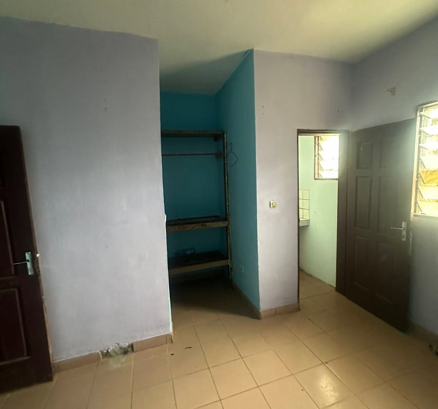 Chambre moderne 3 pièces à PK 15 Douala