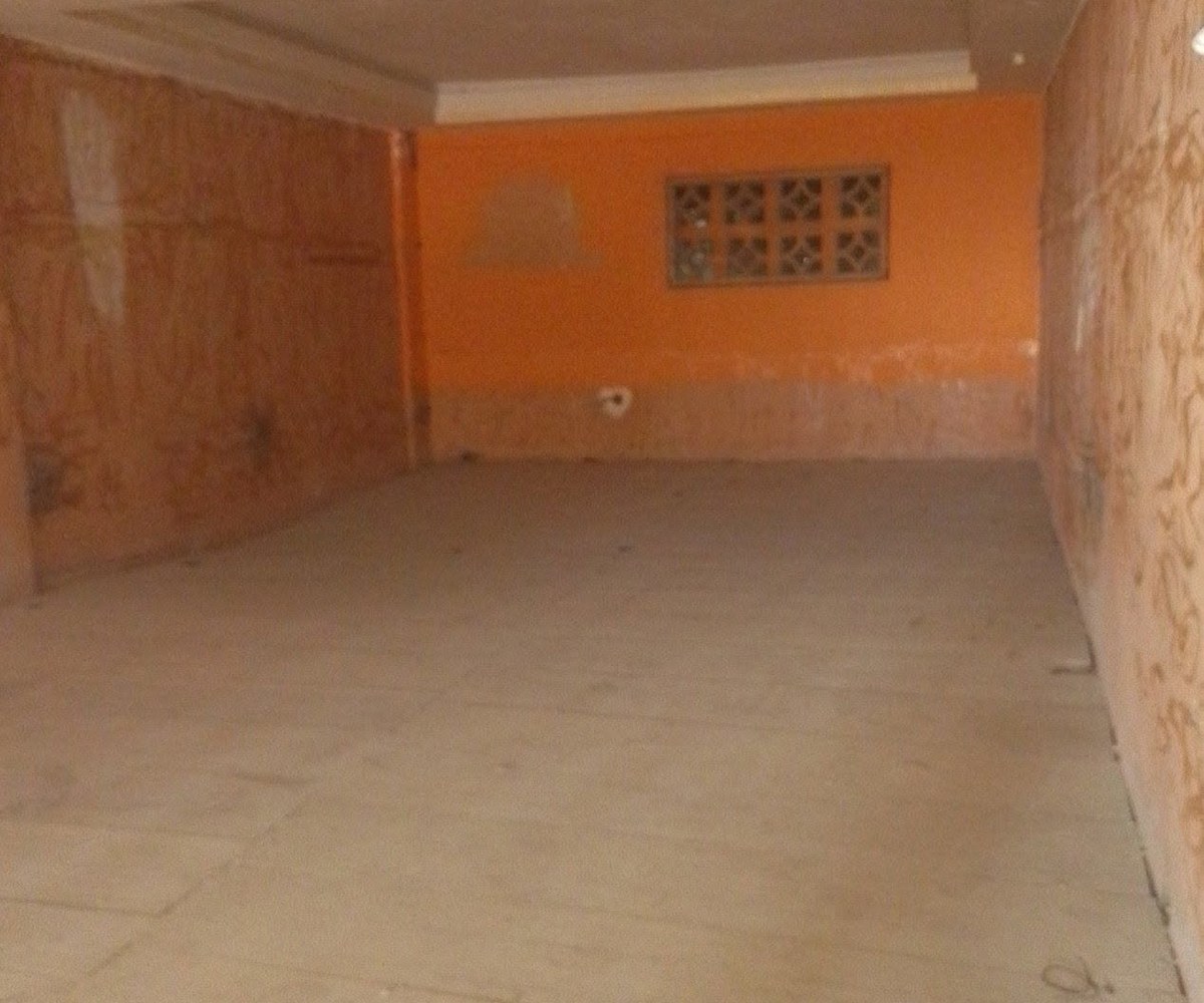 Emplacement commercial à louer - Yaoundé Nkolndongo