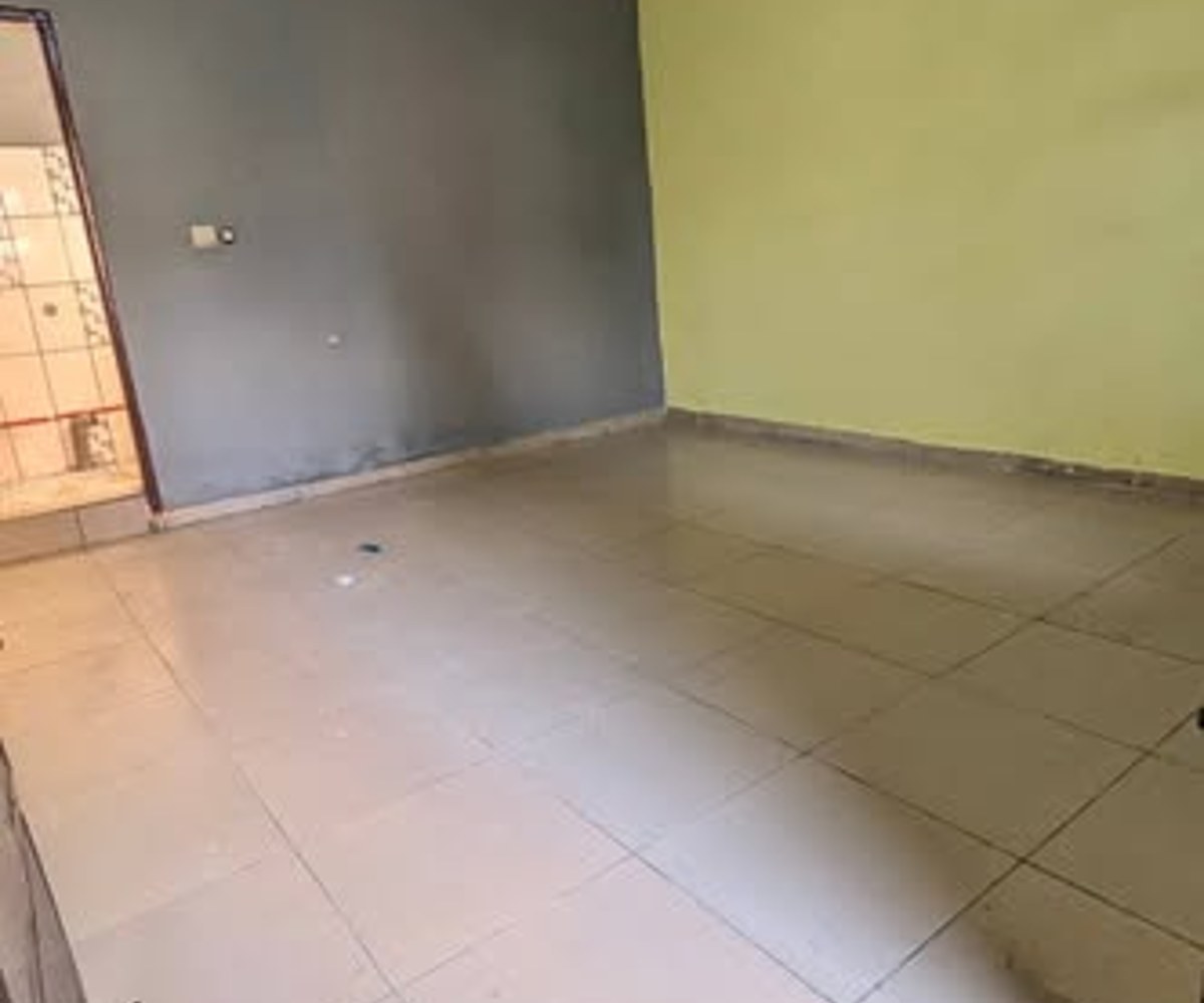 Vaste chambre moderne - Ndogbong