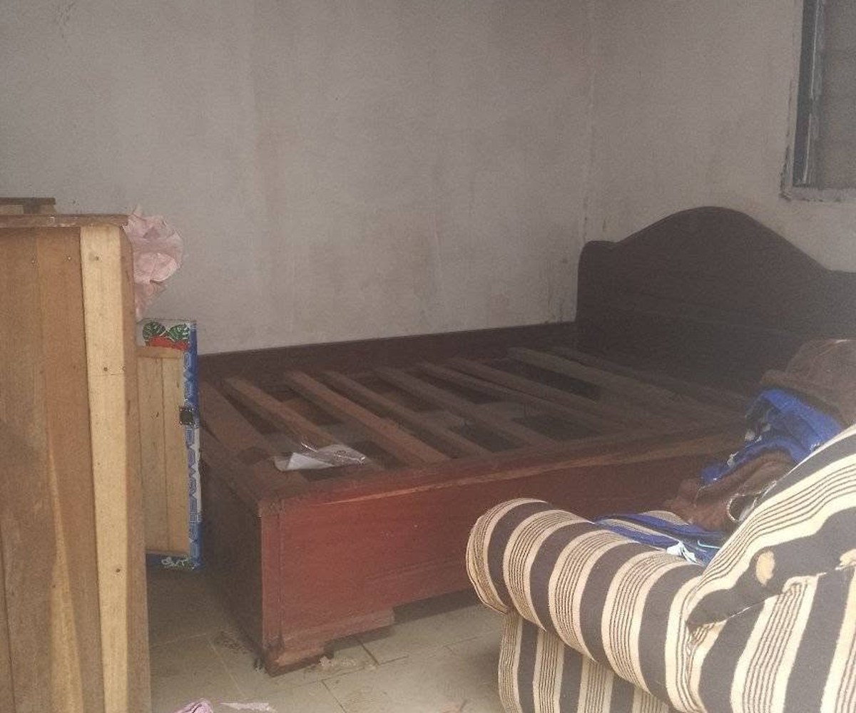 Grande chambre simple à louer - Essomba