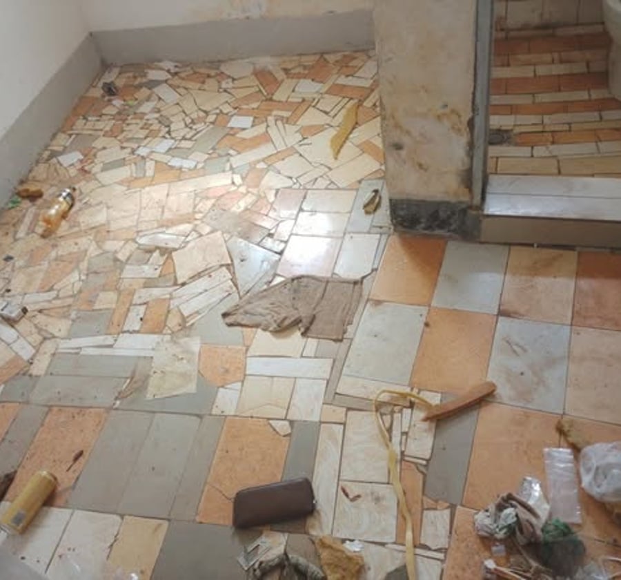 Chambre moderne deux pièces à Emombo