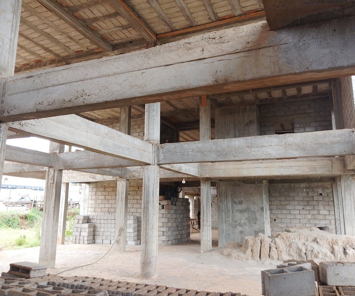 Grand magasin à louer à Yaoundé Nkoabang