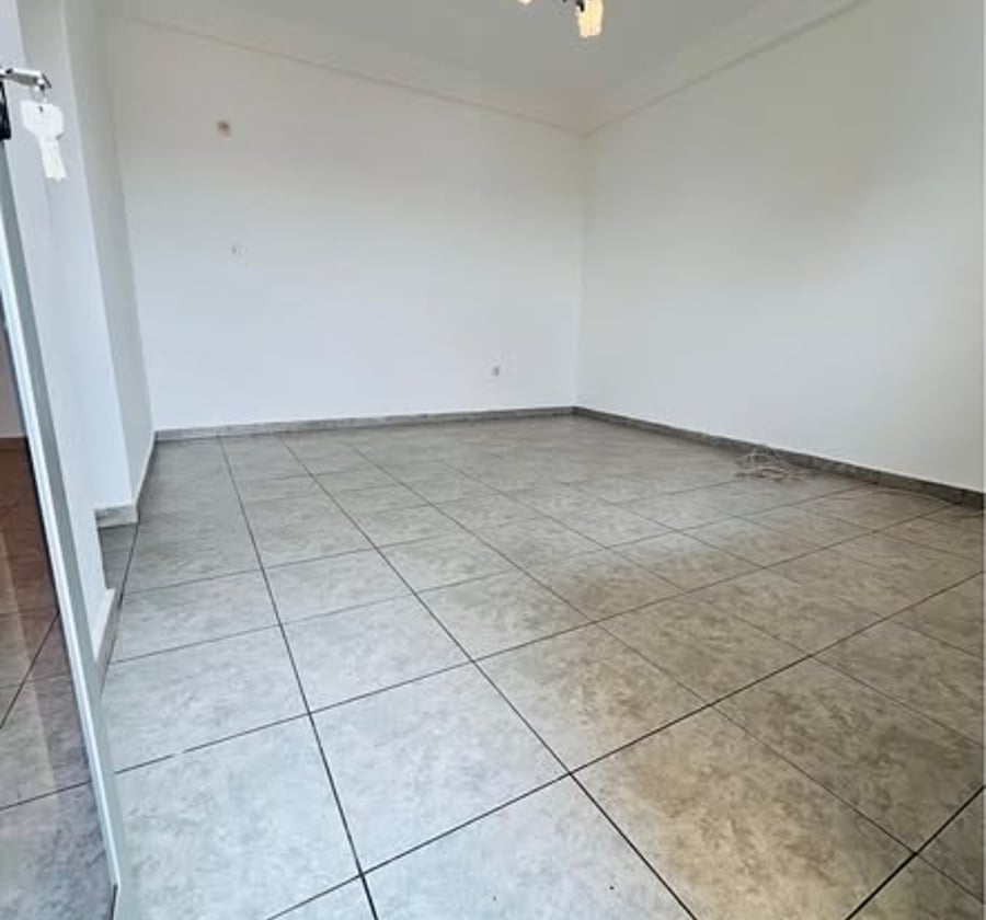 Studio moderne à louer – Santa Barbara, Douala