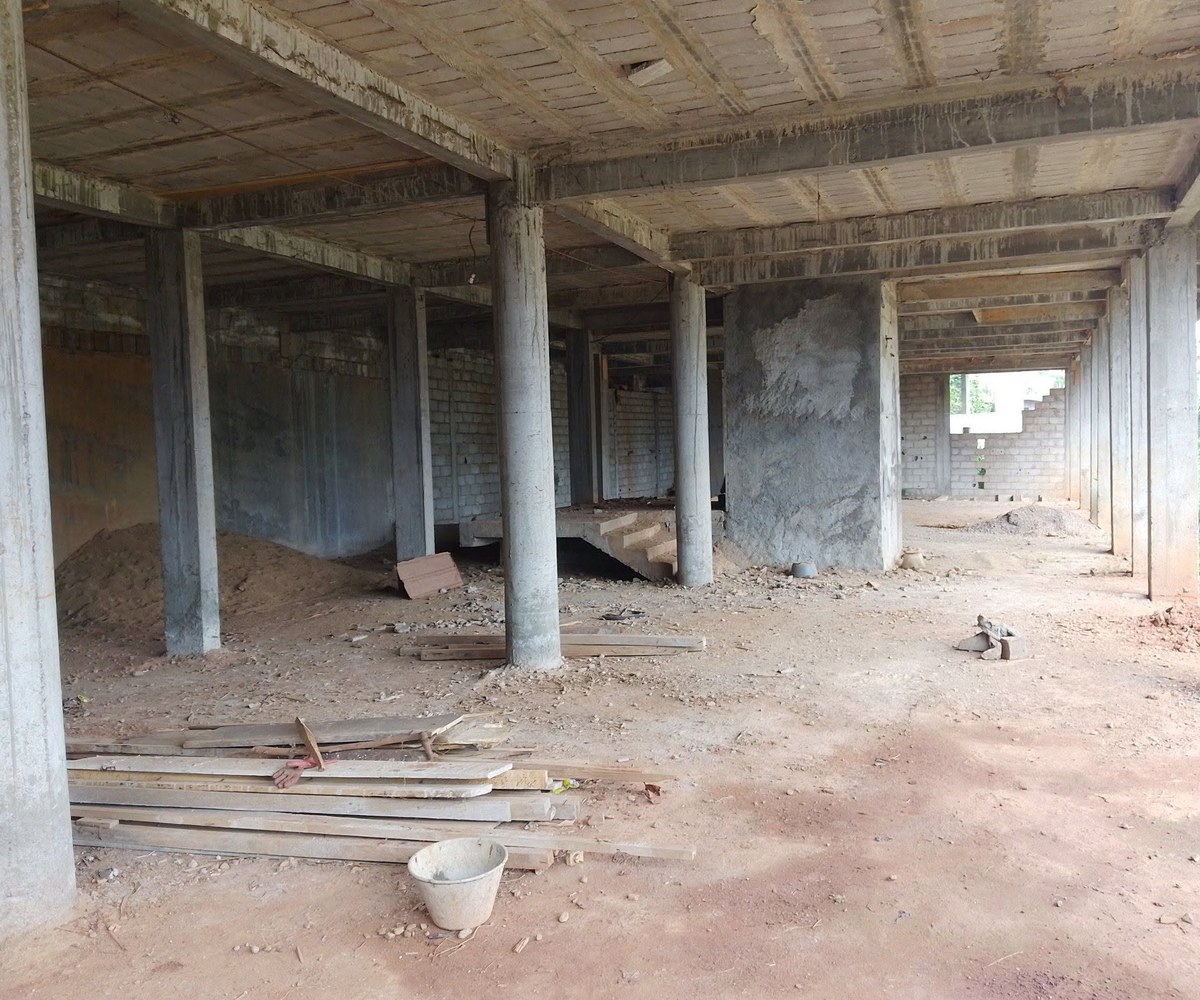 Grand magasin à louer à Yaoundé Nkoabang