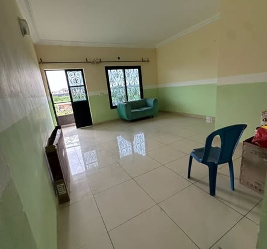 Vaste studio moderne à Yassa