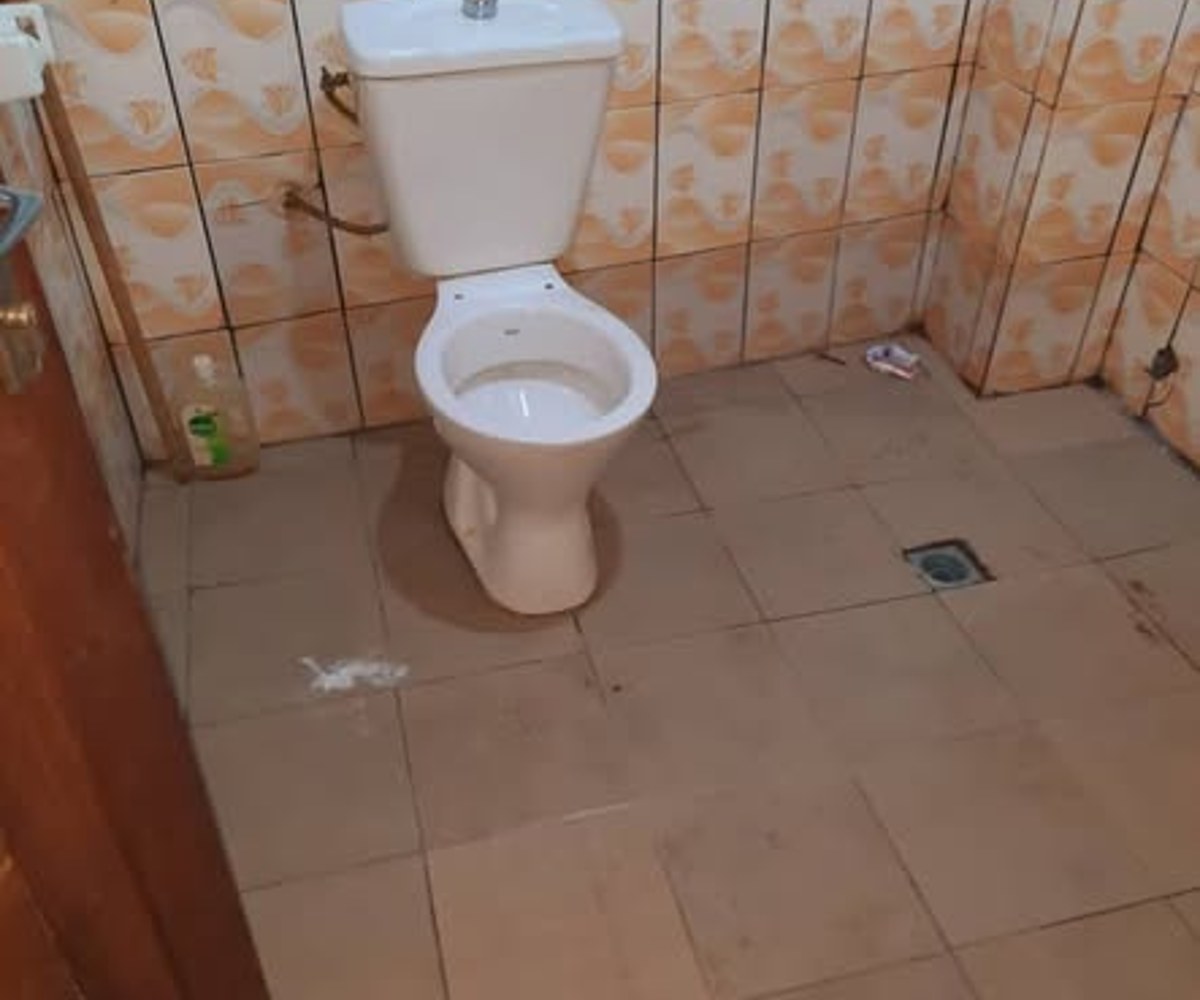 Vaste chambre moderne trois pièces à Essos