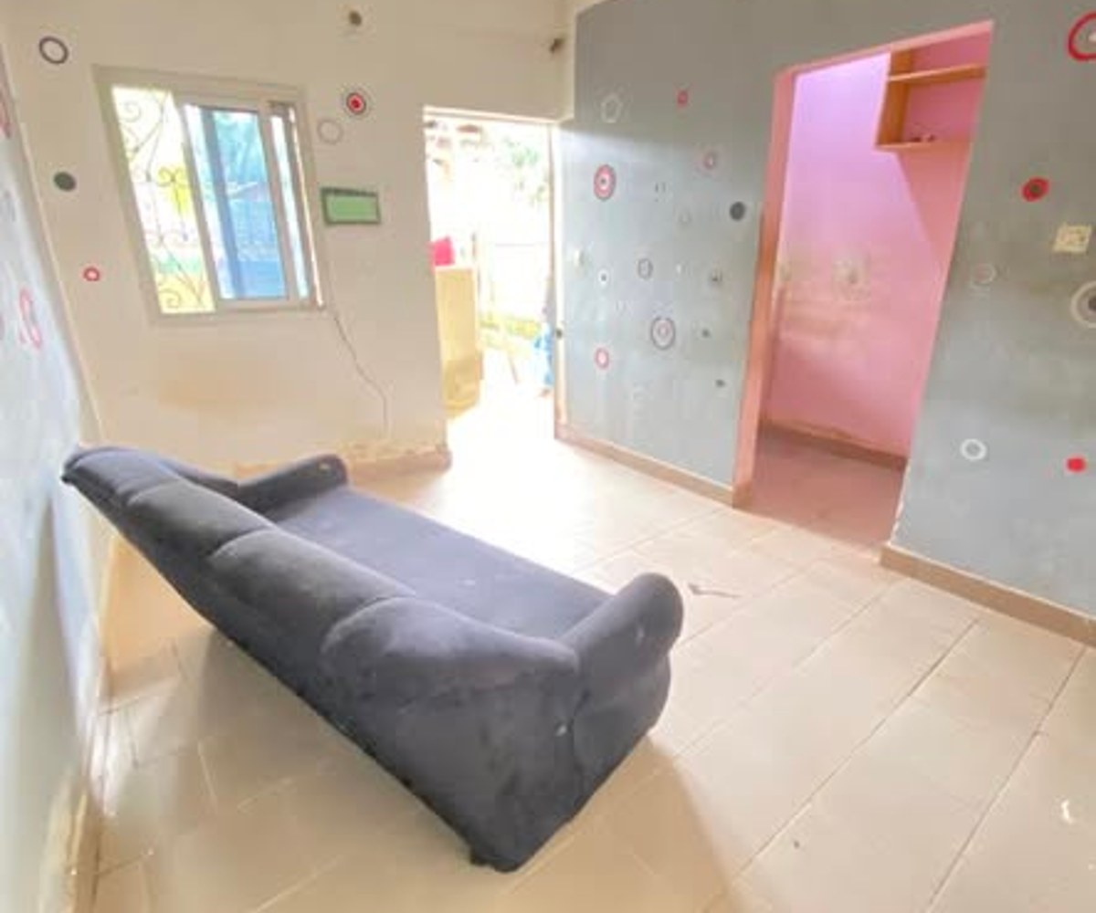 Vaste chambre moderne à louer à Jouvence
