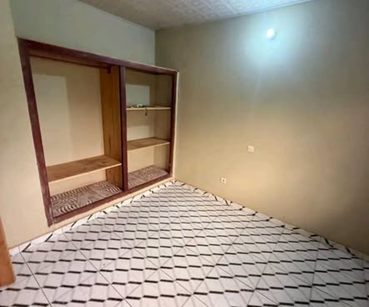 Studio moderne à louer à Nkolfoulou