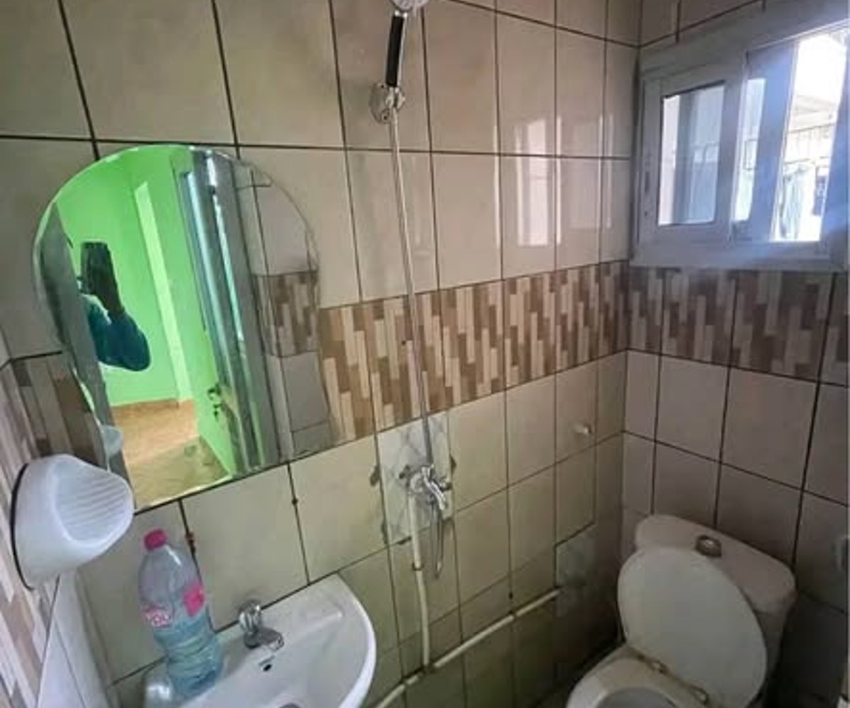 Chambre moderne à louer à Cité des Palmiers