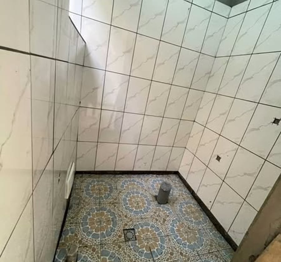 Vaste chambre meublée à PK13