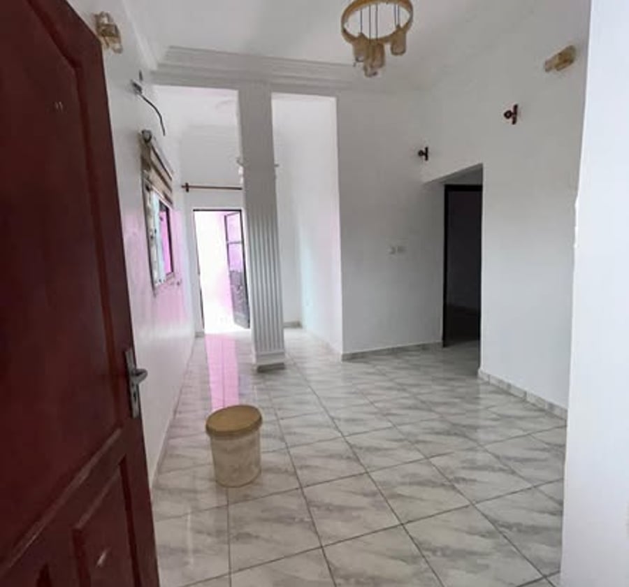 Studio moderne à louer à Makepe Marie Lumière