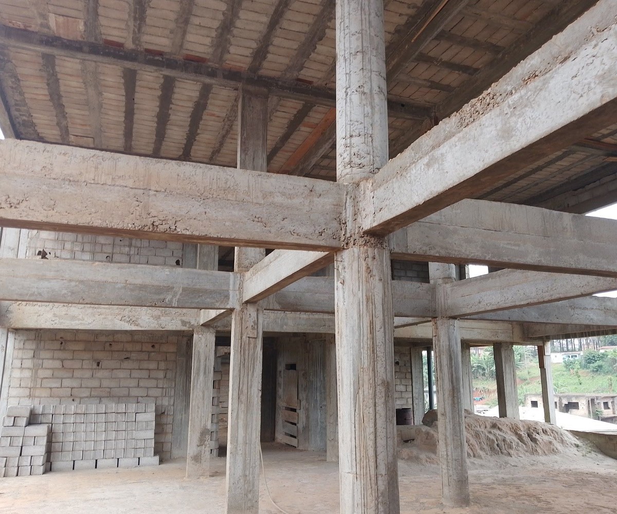 Grand magasin à louer à Yaoundé Nkoabang
