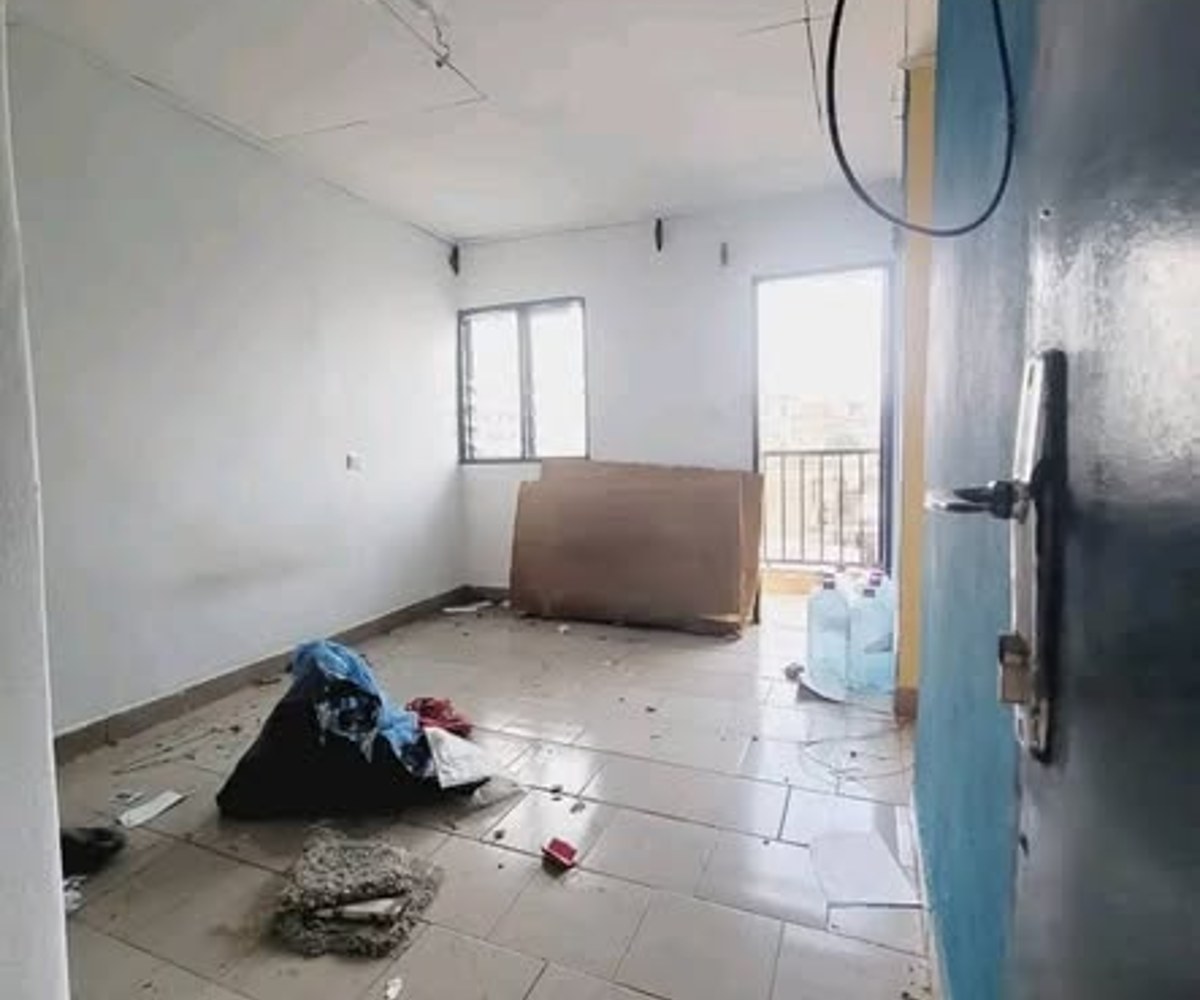 Chambre moderne avec cuisine et balcon à Ange Raphaël
