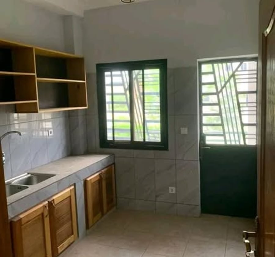 Studio Moderne à louer Biyem-Assi