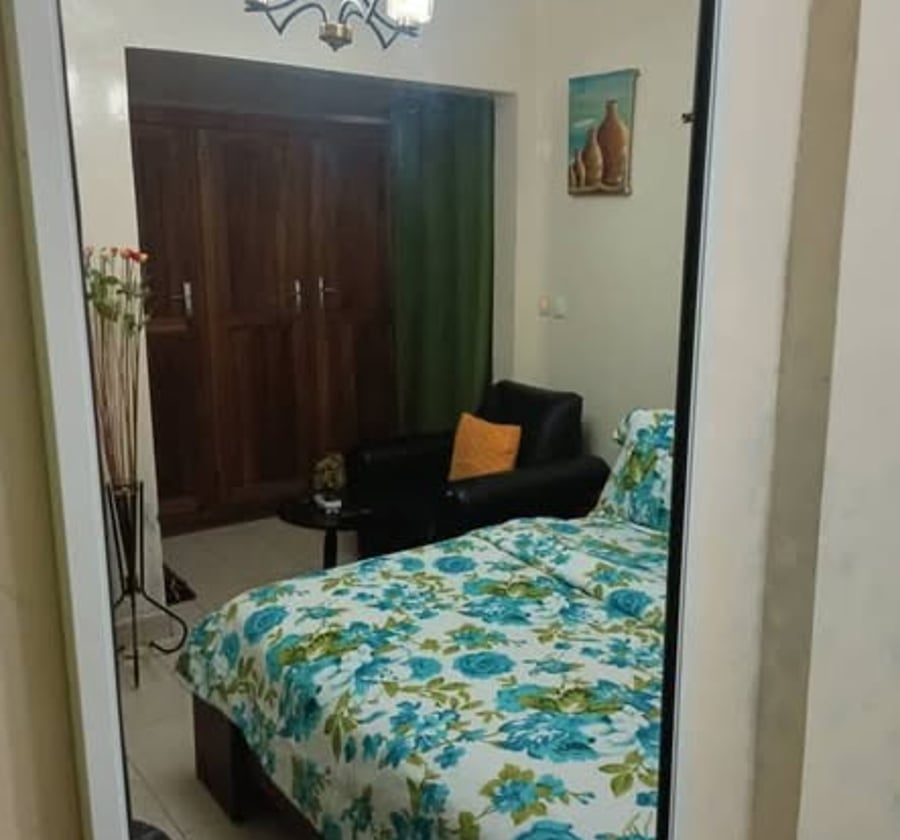Chambre meublée à Biyem-Assi – Carrefour Scalom