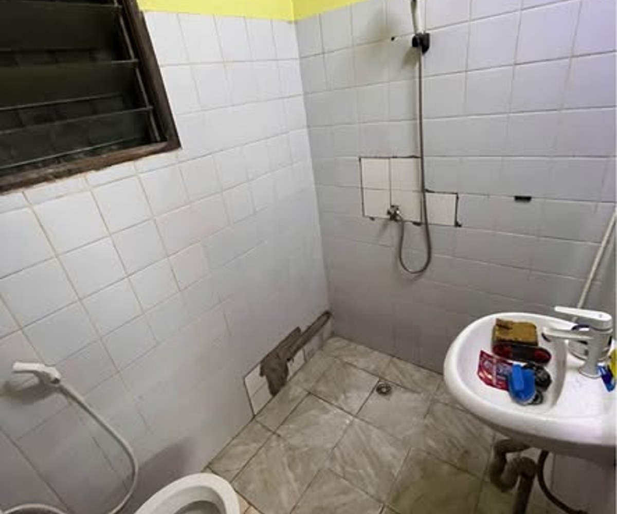 Vaste chambre moderne à louer à Ndogbong