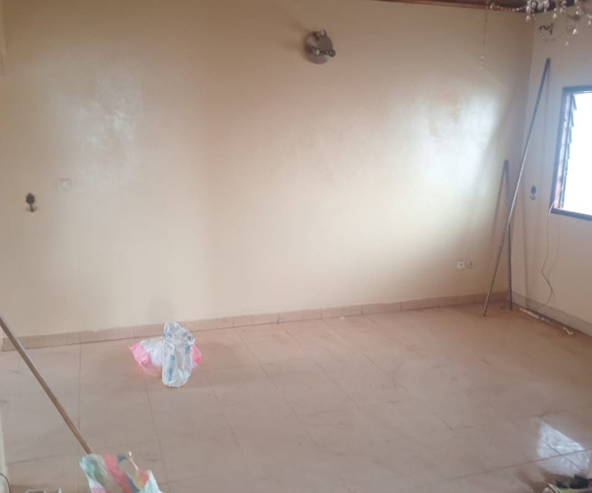 Appartement à louer à Biteng, Yaoundé - 3 chambres