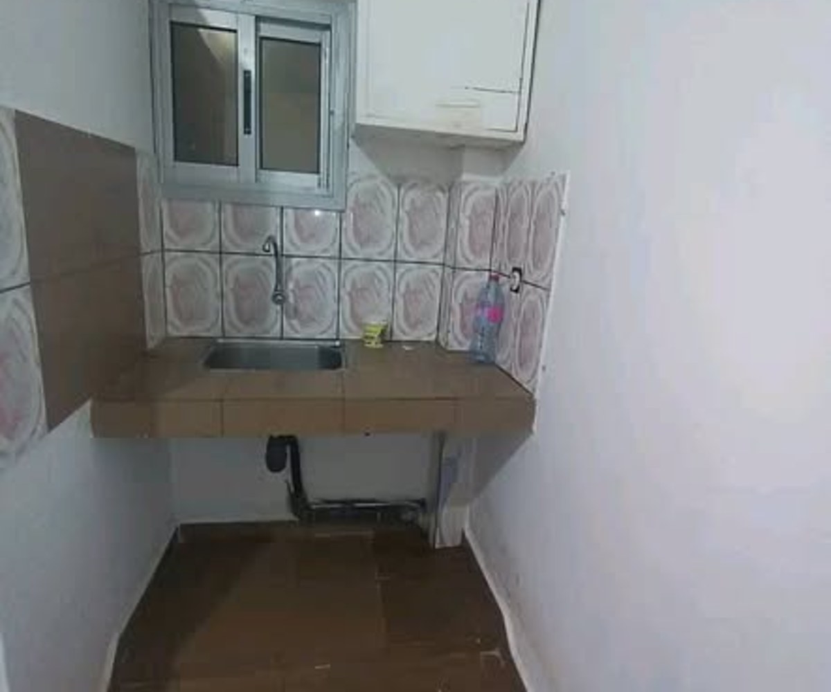 Chambre moderne à louer - Biyem-Assi, Yaoundé
