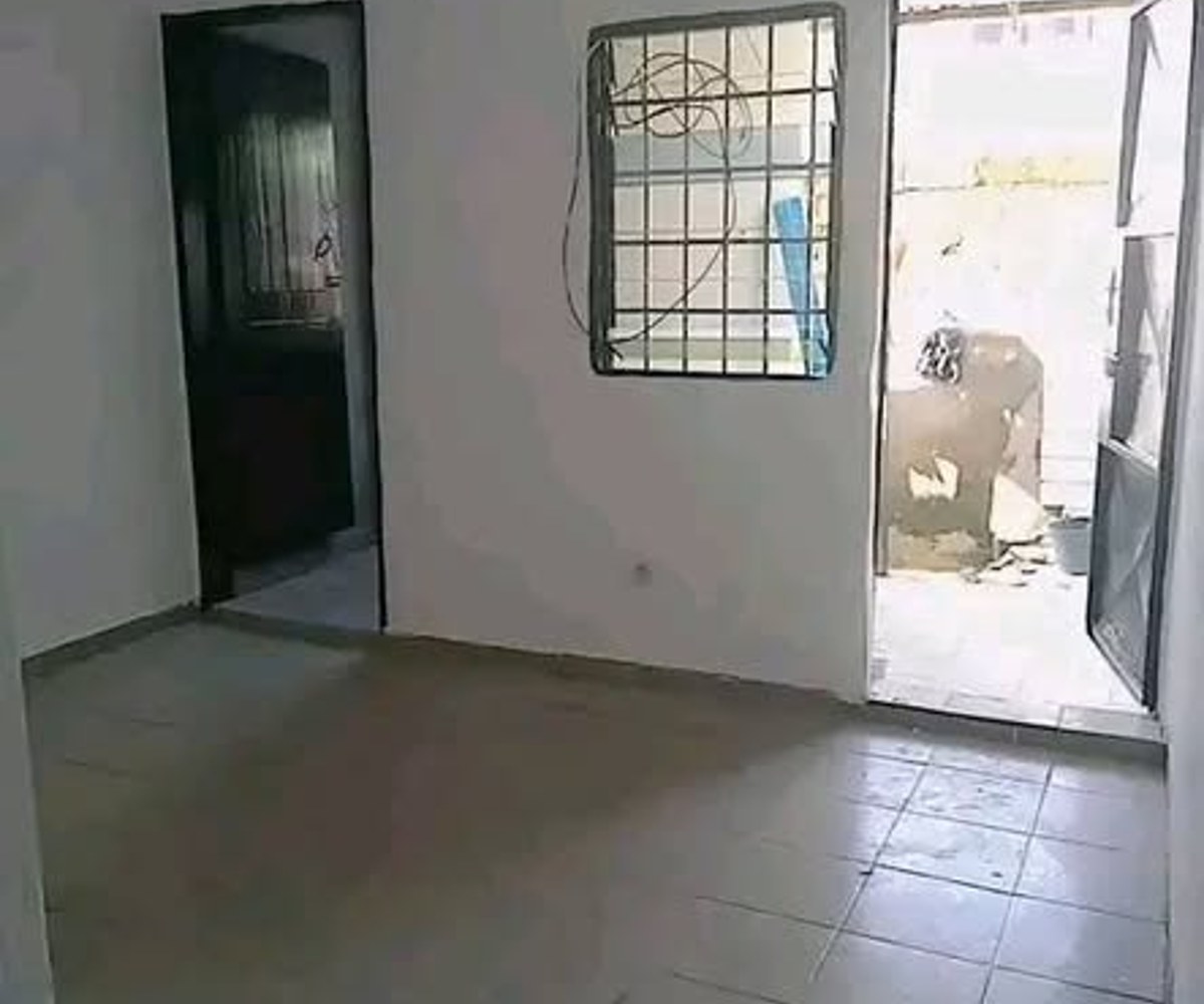 Grand studio à louer - PK13 Douala