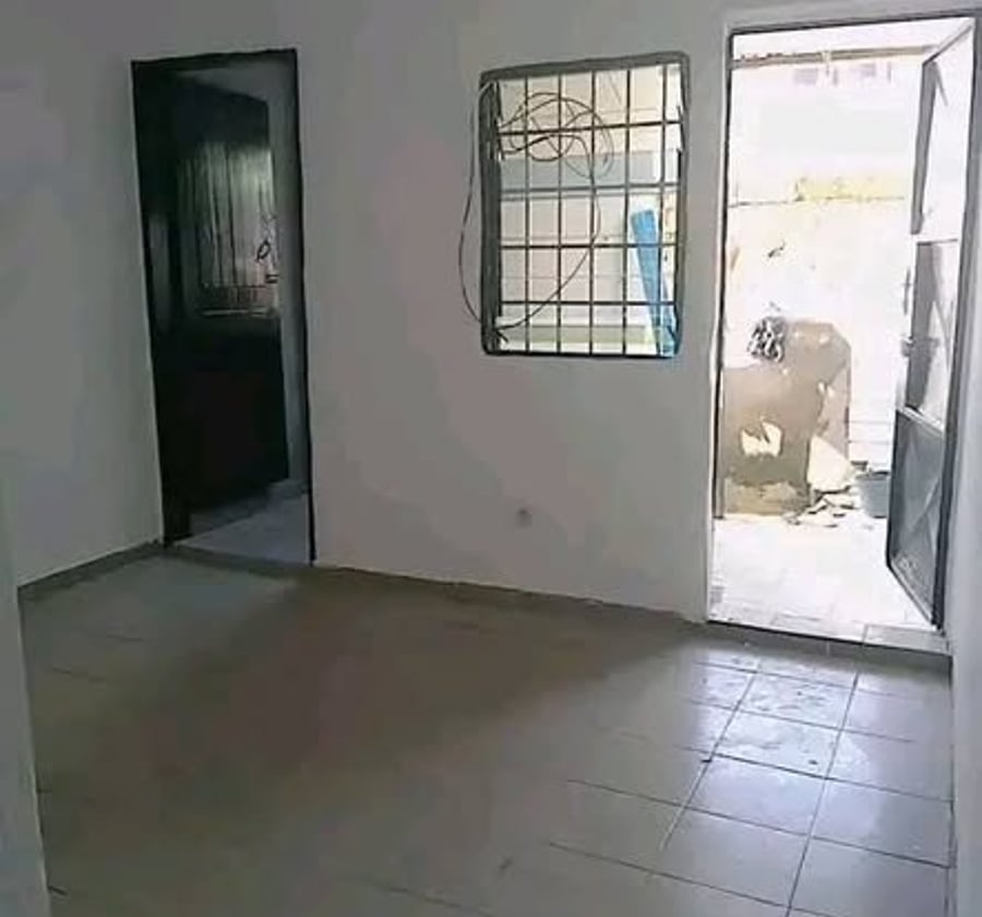 Grand studio à louer - PK13 Douala
