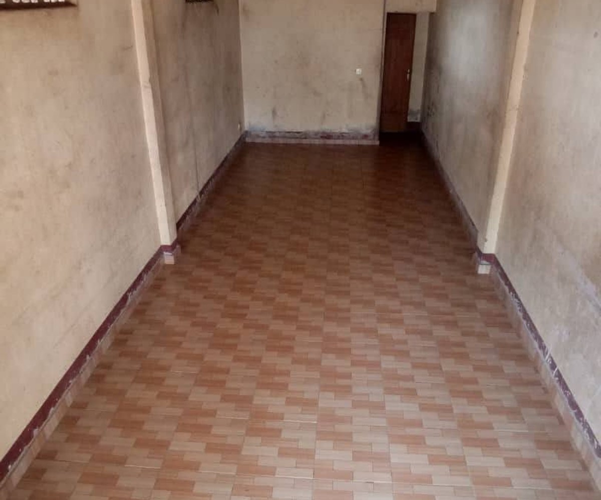 Magasin à louer à Essomba