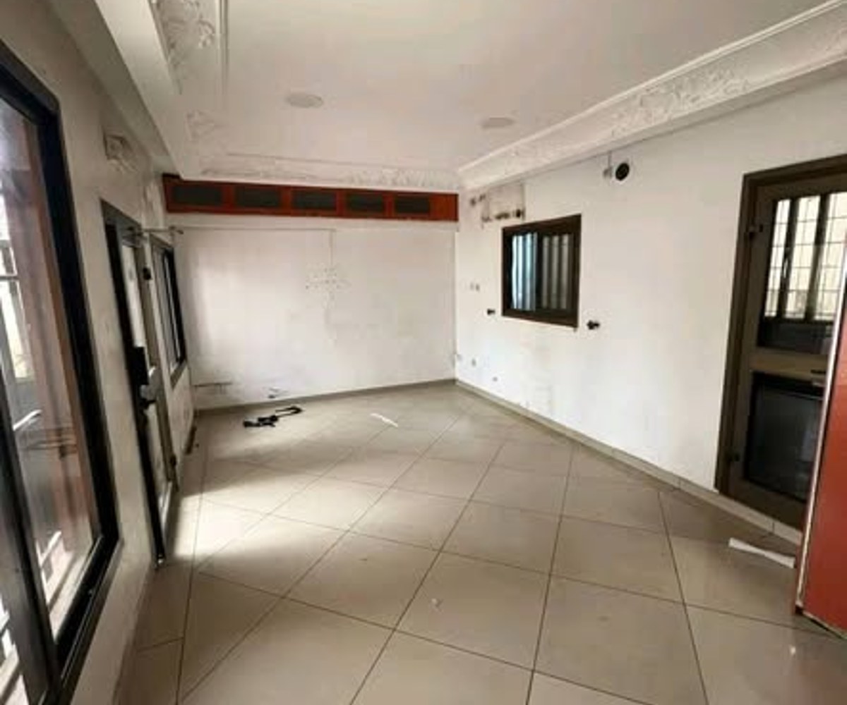 Villa de 4 chambres à Bonapriso