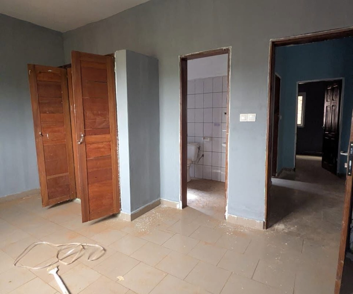 Appartement moderne à louer à Odza (petit marché)