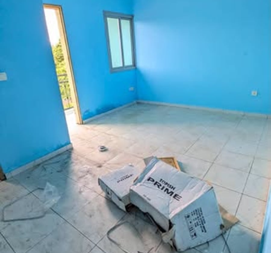 Chambre moderne à Messassi Nyom Moto