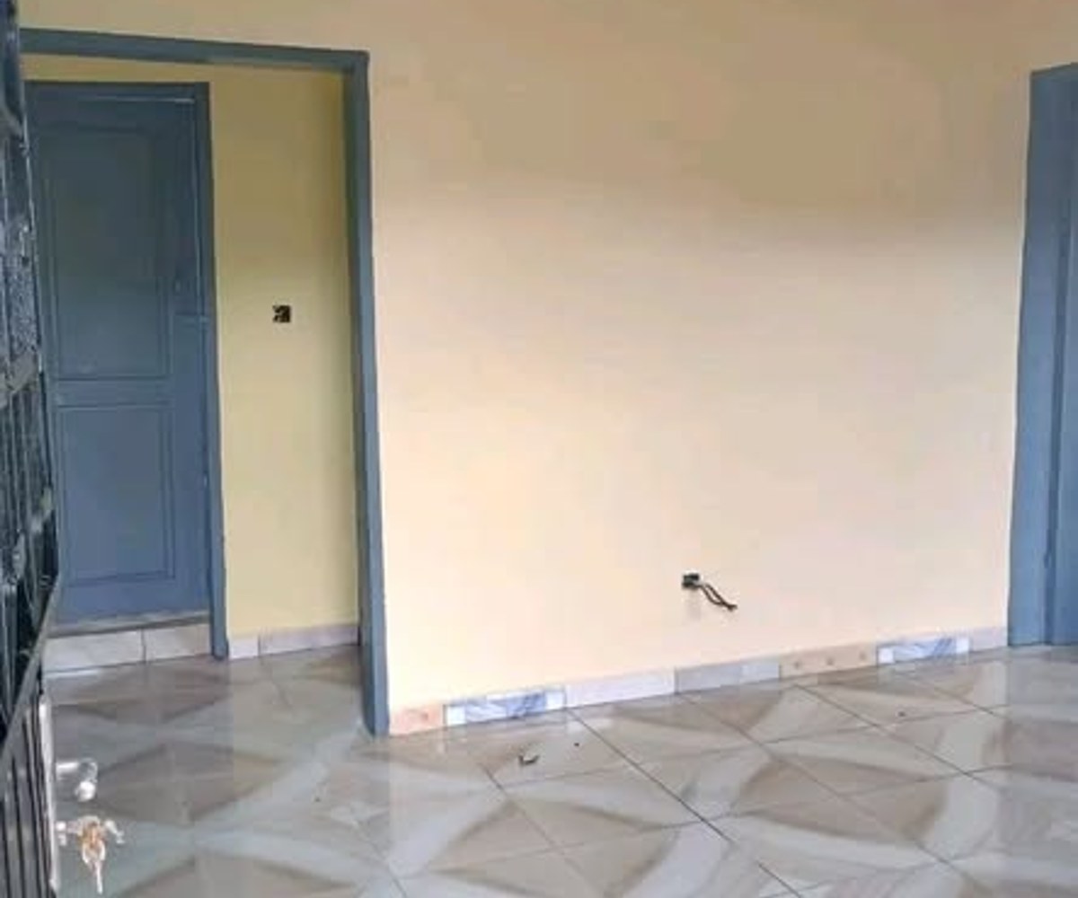 Studio moderne à PK12 entrée Baobab