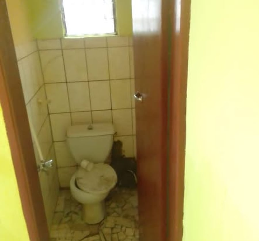 Chambre avec douche personnelle à Kotto - 25 000 FCFA/mois