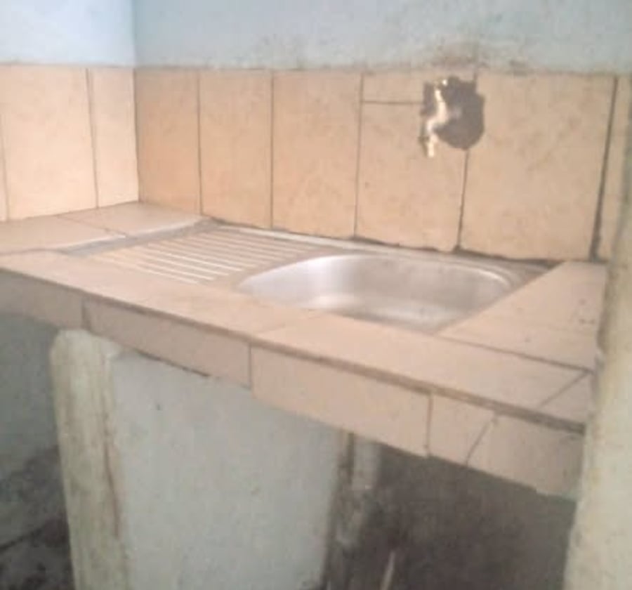 Chambre Moderne 3 Pièces à Louer à Étoug-Ébé