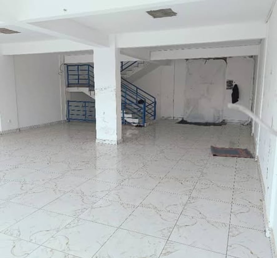 Magasin à louer à Yaoundé Ahala