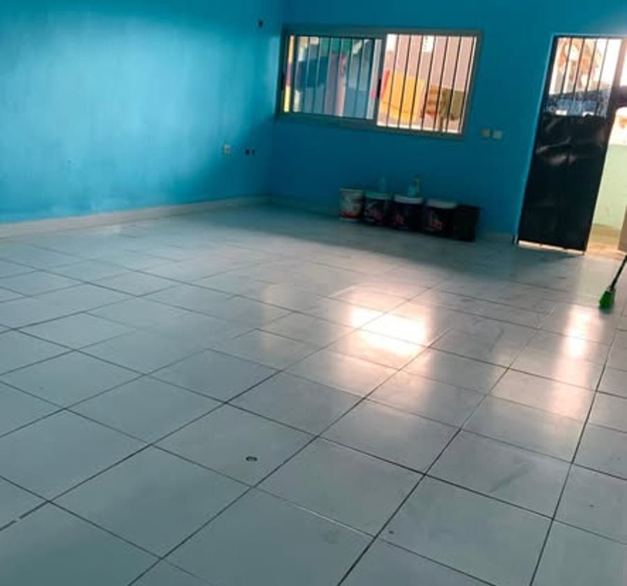 Appartement moderne 3 chambres à Logbaba