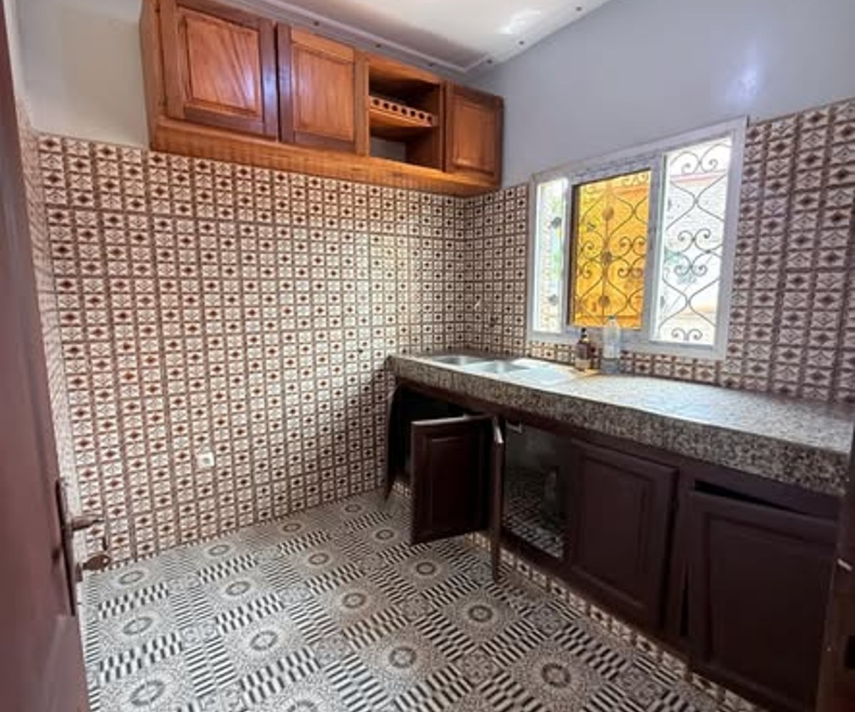 Studio moderne à louer à Nkolfoulou