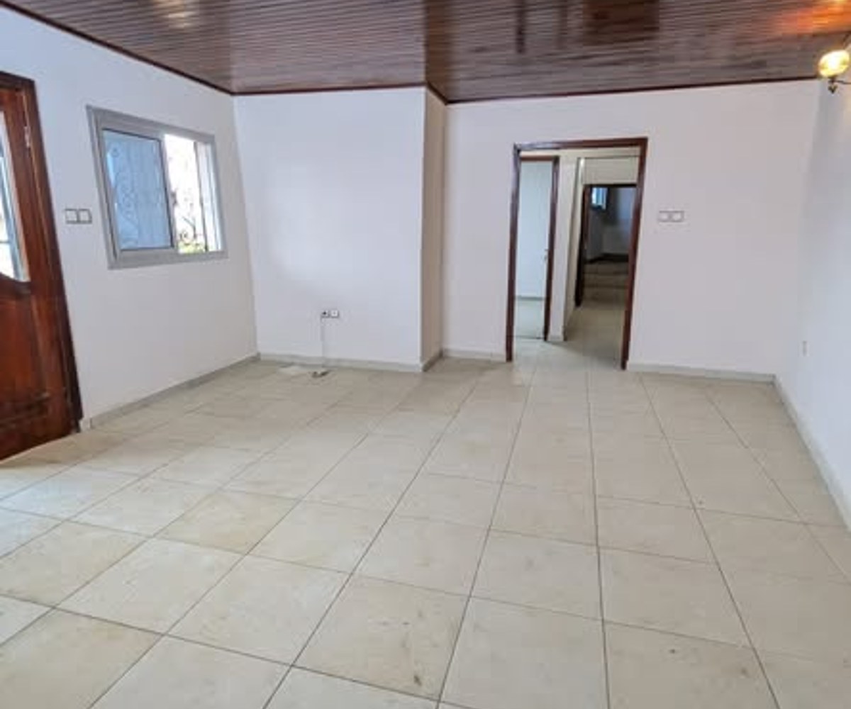 Appartement 3 chambres à louer à Odza