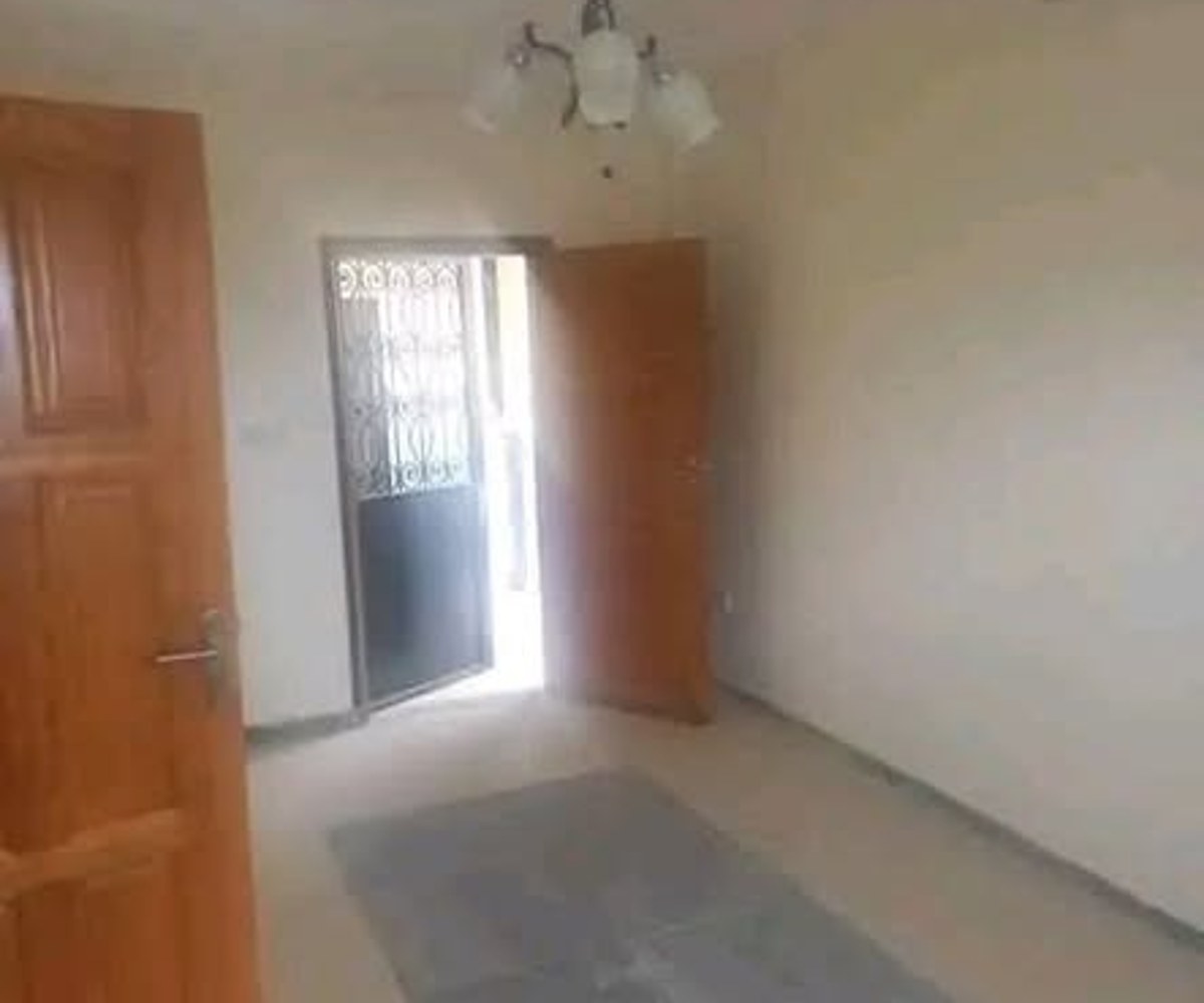 Appartement moderne de 3 chambres avec placards et balcon à l'Hôpital Général de Douala