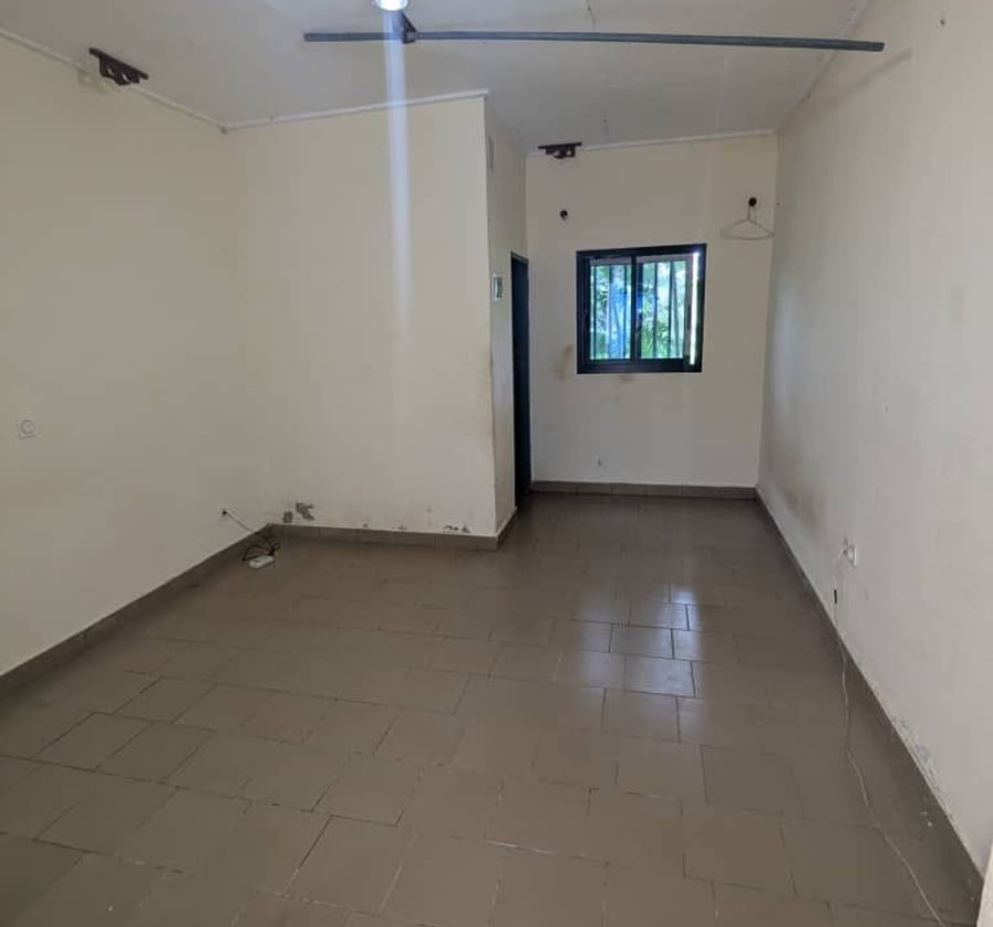 Chambre moderne à louer à Nkolnda