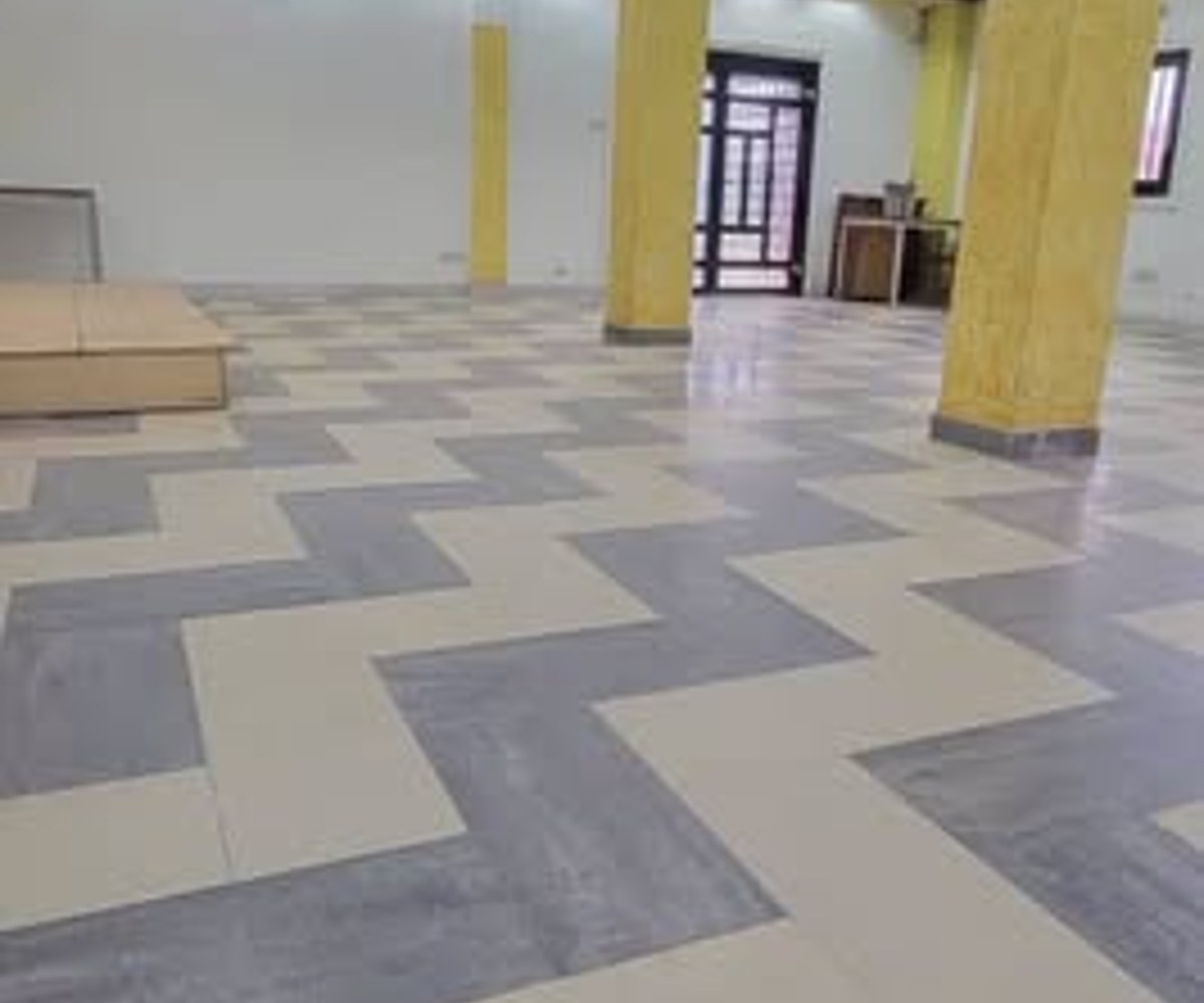 Vaste boutique à louer à Makepe