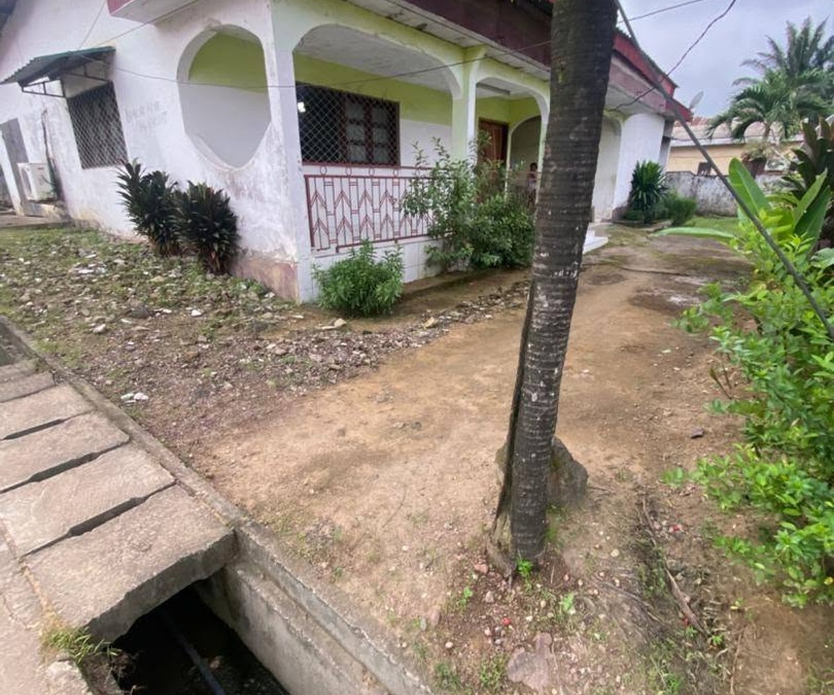 Villa à vendre - Makepe, Douala - 4 chambres - 500 m²