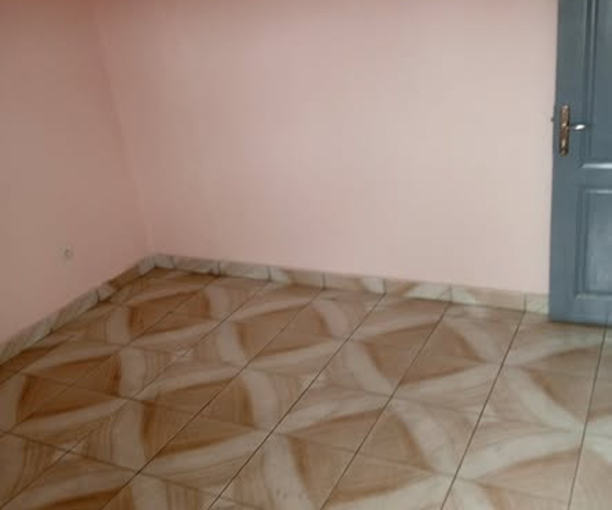Studio moderne à louer à Village, Douala