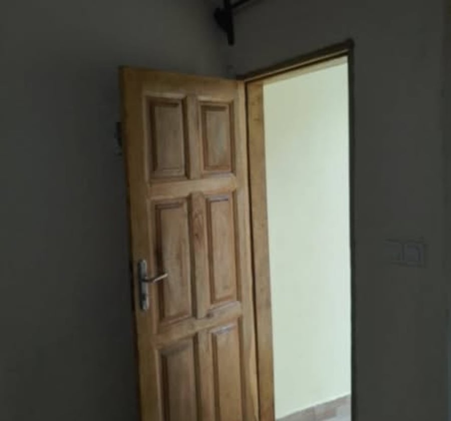 Grand studio chambre à louer - Mimboman Château
