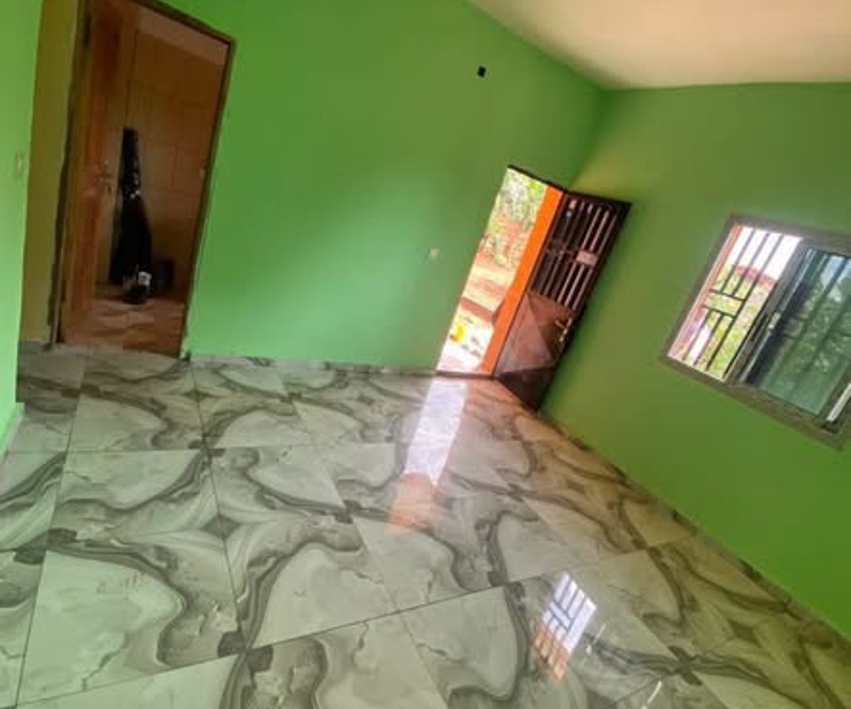 Studio neuf à louer à Eleveur Mballa