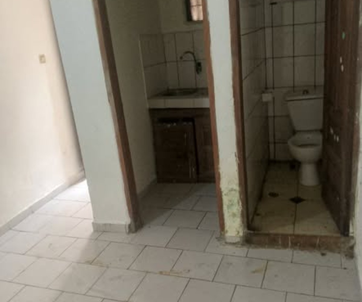 Chambre moderne à Nkoabang