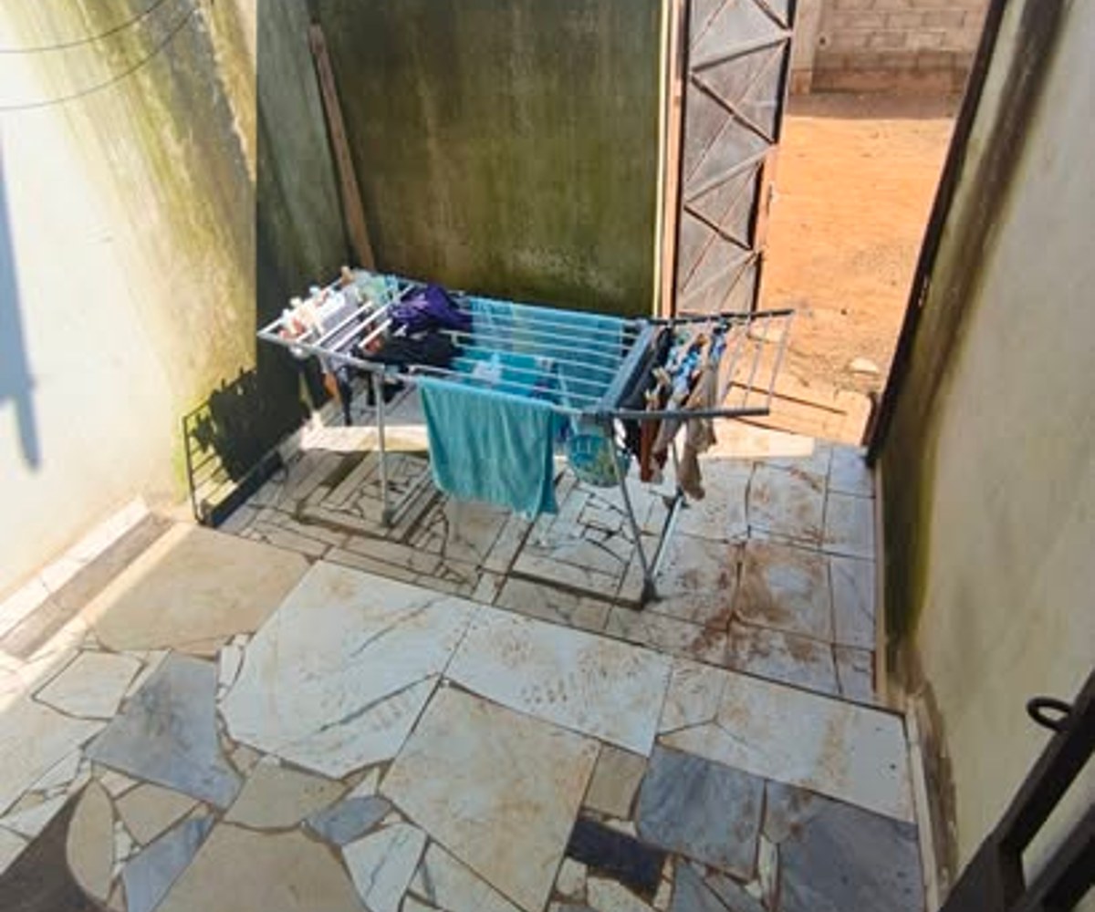 Studio moderne à louer à Efoulan