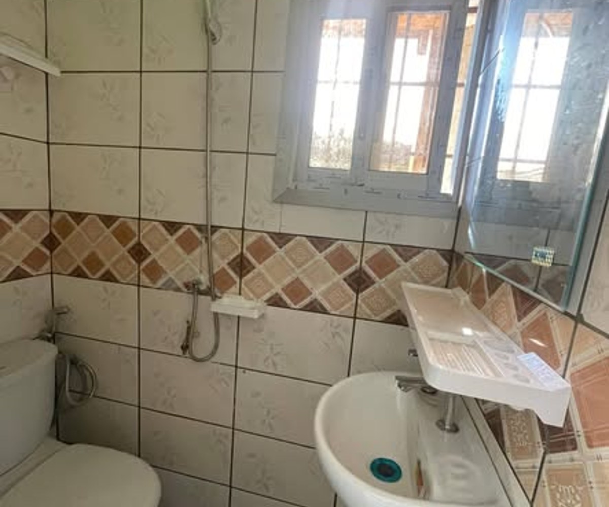 Grande chambre moderne à PK 15