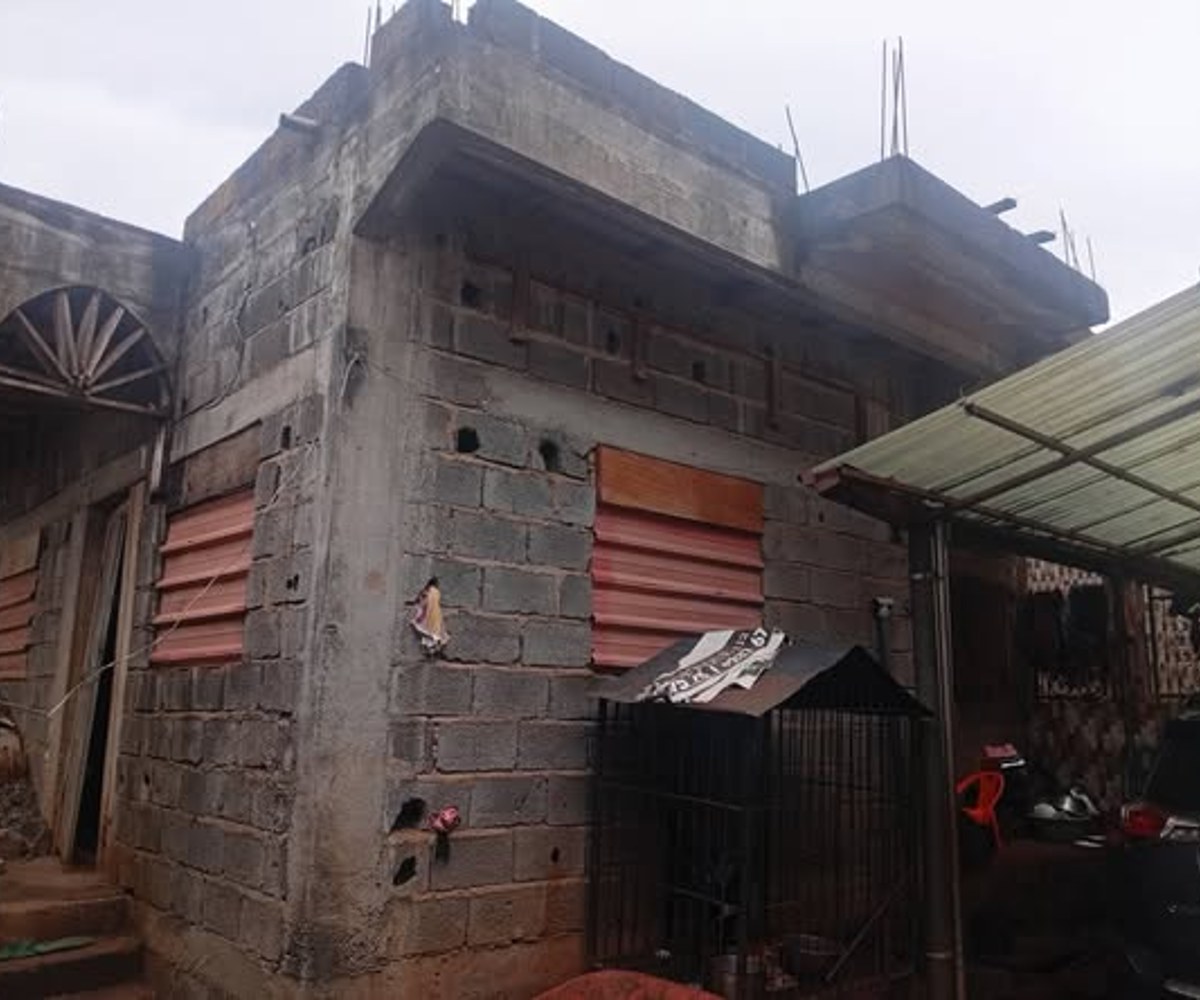 Vente dépendance avec appartement et duplex - Mbankolo Yaoundé